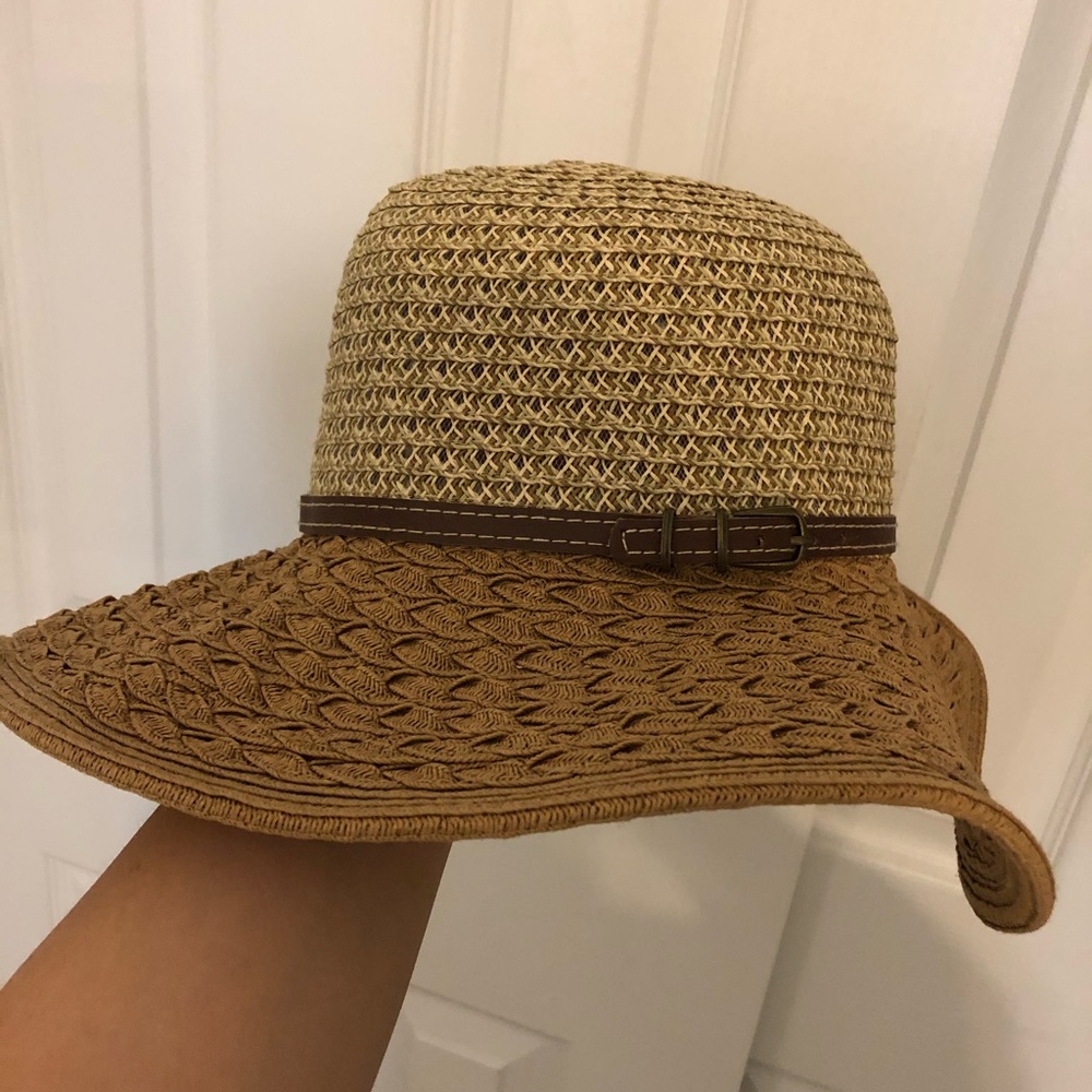 Beach hat - Picture 3 of 3